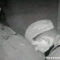 Ruski vojnici iznose misteriozni sarkofag