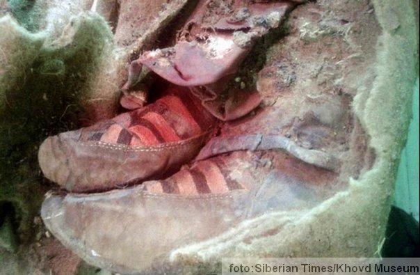pronađena mumija sa adidas patikama