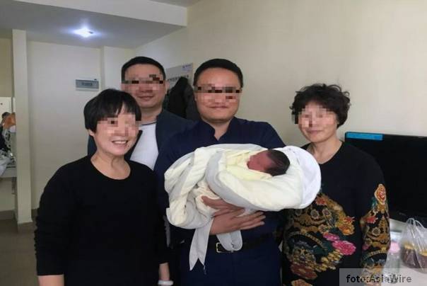 Hu Xingxian i Shen Xinnan baka i deka rođenog unuka