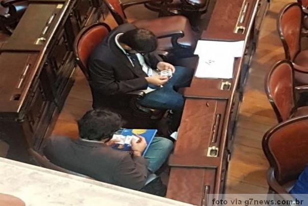 poslanici u pralamentu brazila razmenju sličice