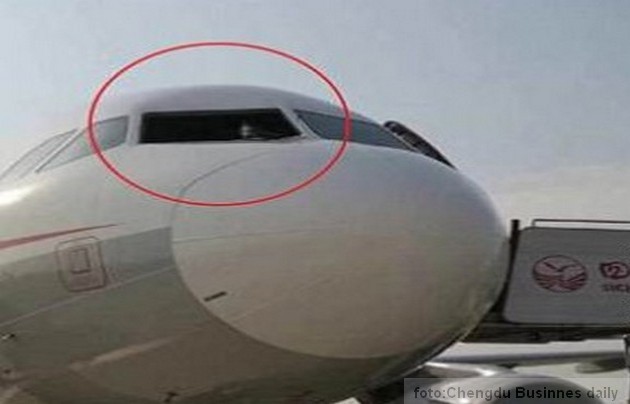 Avionsko staklo puklo je na visini od 10.000 metara