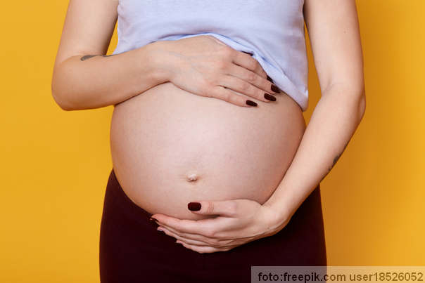 Ilustracija: trudnički stomak