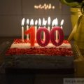 Ilustracija: 100 godina rođendan torta