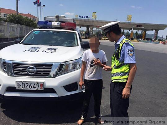 dečaka s tetovažom je zaustavila policija