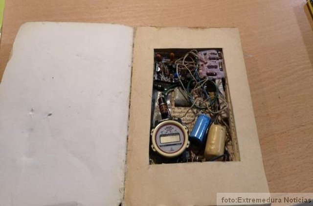 u knjizi pronađena bomba