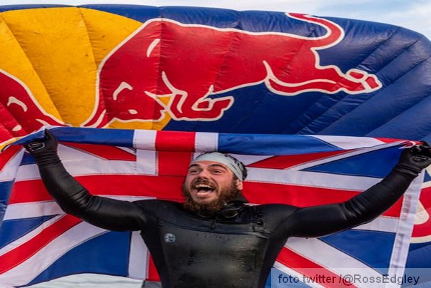 Ros Edžli prva je osoba koja je obišla plivajući Britaniju