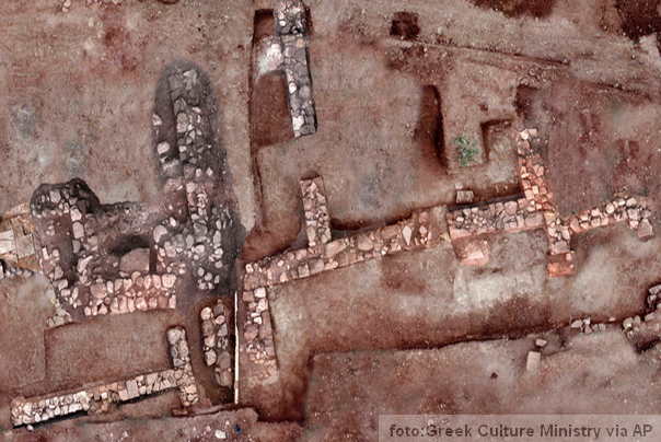 delovi (ostaci) grada teneja arheologija