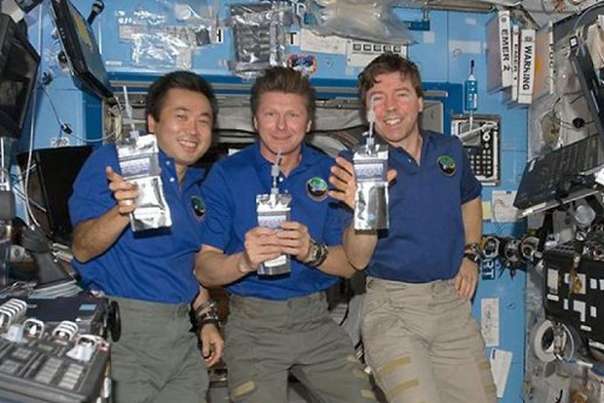 Astronauti i voda za piće