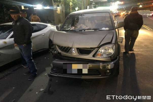 Linov automobil koji je udario u 3 ferarija