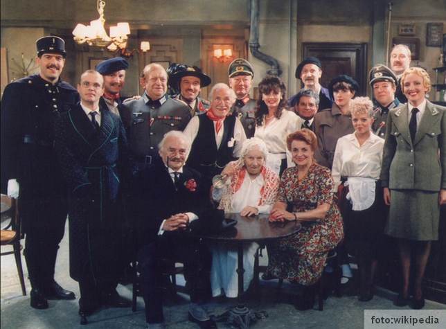 cela glumačka ekipa serije ALO ALO