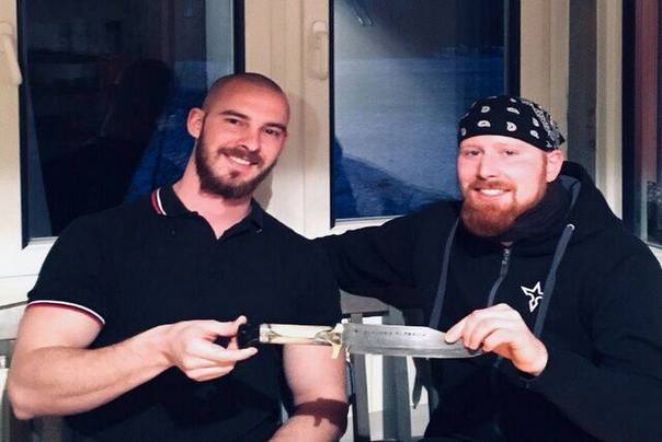 nož od kosti morena  i izrađivač noža Lenart perko (desno na slici)