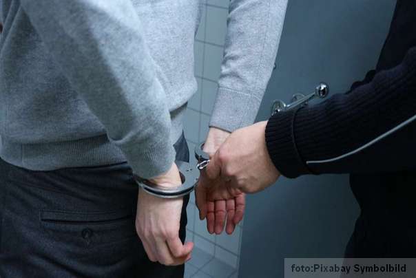 Ilustracija: policijske lisice stavljanje