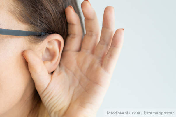 Ilustracija: uho sluh