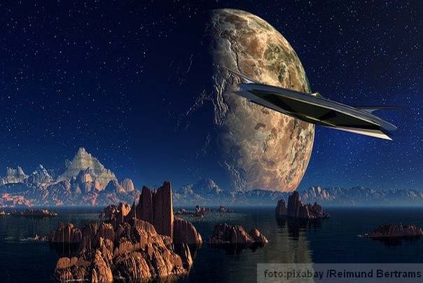 Ilustracija:NLO planeta svemir