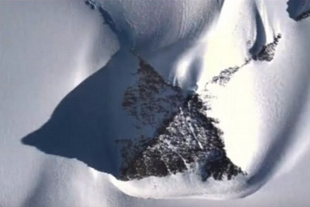 antartik piramida pogled preko google earth programa FOTO PRINTSCREEN YOUTUBE