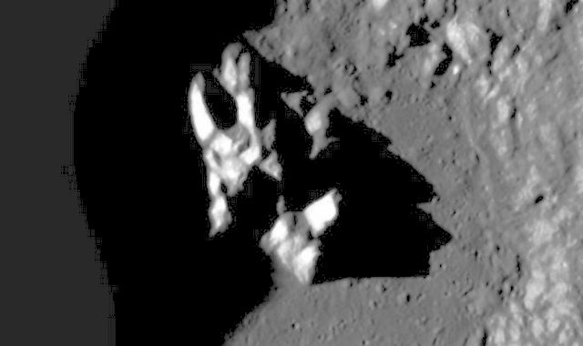 NLO koji navodno radi anlazi se u krateru na Mesecu 