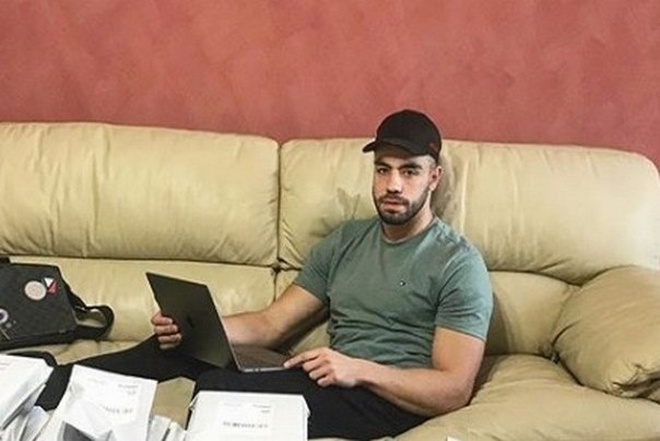 Matthew lepre mladi biznismen nudi veliku platu