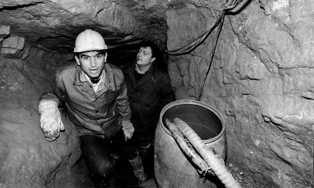 Dimitar Statkov  i Georgi Iliev novinari koji su prvi saznali za rupu zadnji ulazak FOTO:blitz.bg