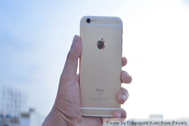 Ilustracija: apple telefon foto: pexels /Dibyajyoti Kabi