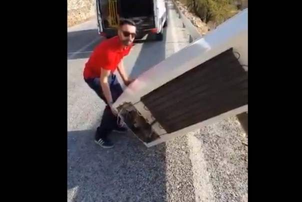 bacanje frižidera španija