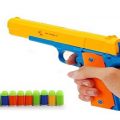 plastični igracka pistolj