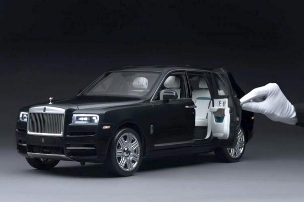 Rolls Royce Cullinan minijaturami auto