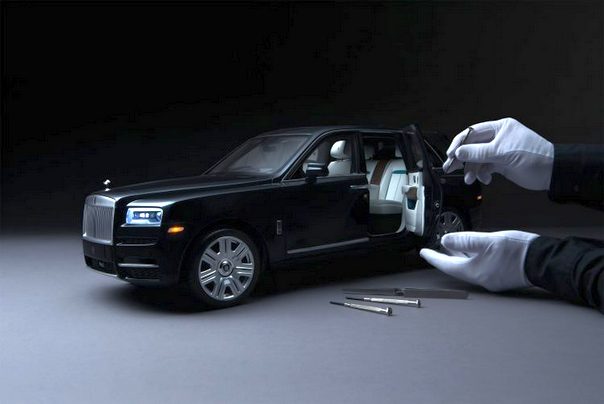 Rolls Royce Cullinan minijatura