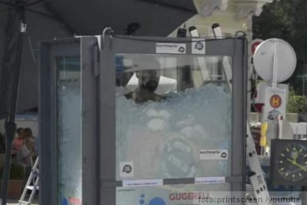 jozef u sanduku punom leda