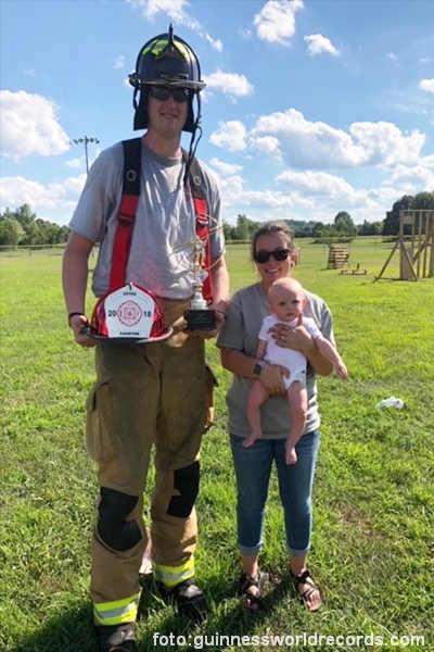 najvi&scaron;i vatrogasac na svetu Brandon Berridge  sa suprugom