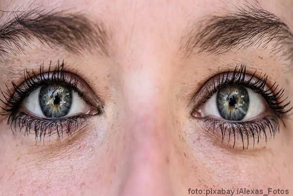 oči devojka