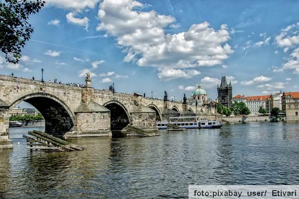karlov most prag