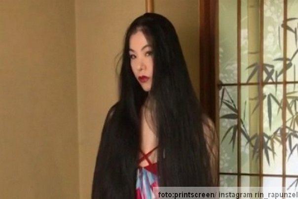 Rin Kambe deo njene dugačke kose