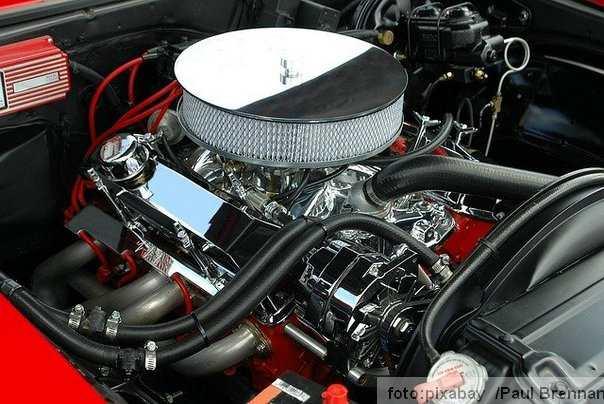 Ilustracija:automobilski motor