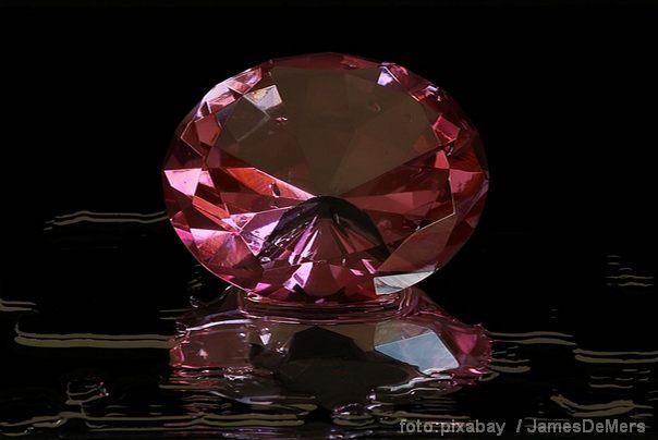 Ilustracija:ljubičasti dijamant
