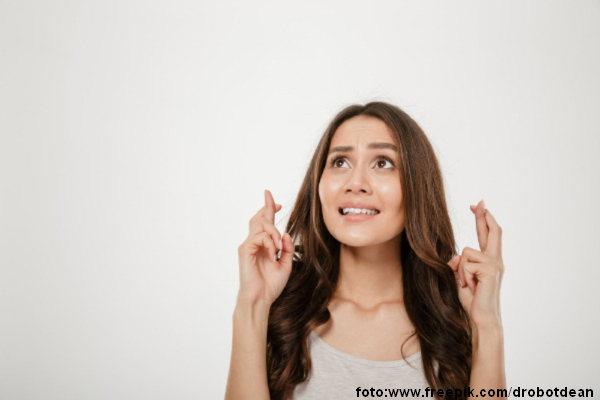 Ilustracija: prekršteni prsti