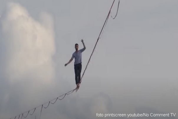 hodao po užet iznad sene