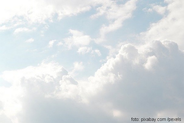 Ilustracija oblaci svetlost