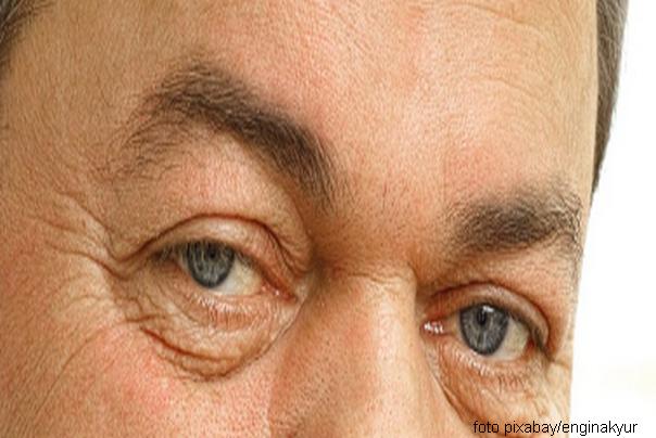 oči stariji muškarac
