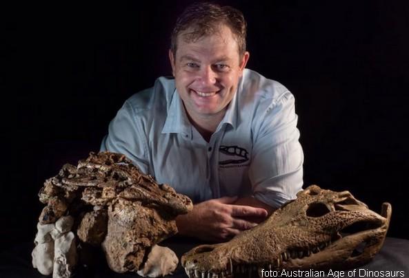 Profesor Met Vajt sa fosilizovanim otkrićem