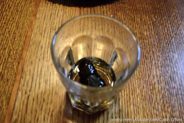 viski s nožnim prstom