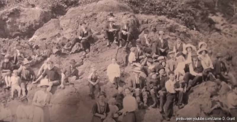 fotografija iz 1917 na kojoj je putnik kroz vreme