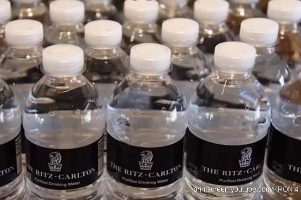 flašica vode Ritz-Carlton
