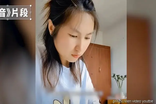 devojka u staračkom domu