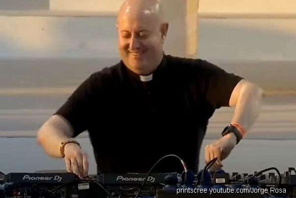 sveštenik DJ