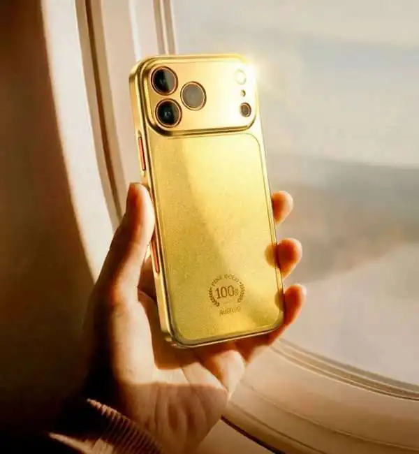 iPhone 17 Pro Max zlatna maskica