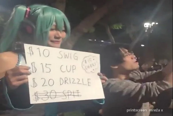 Bolesno! Prodavali sok u kojima su stopala bila umočena u sok!