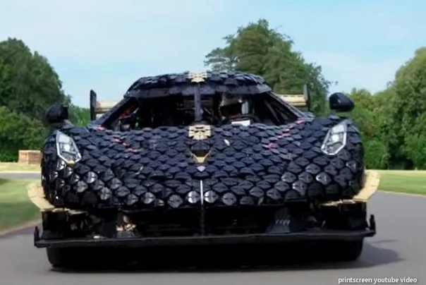 LEGO Technic Koenigsegg Sadair’s Spear