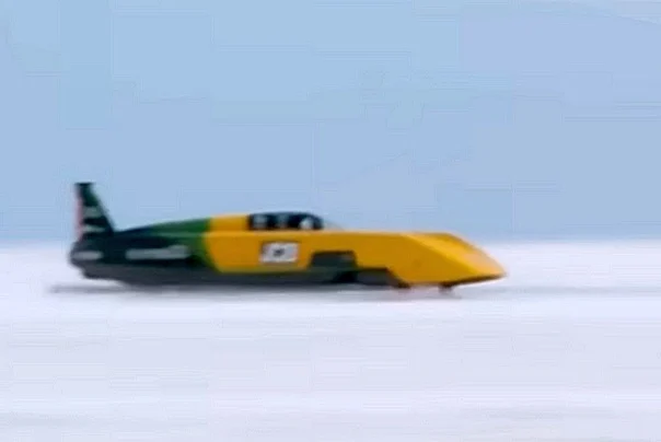 NOVI SVETSKI REKORD BRZINE! Britanac vozio automobil 653,909 km na sat!